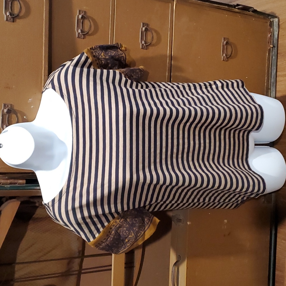 LILI'S CLOSET tshirt.    #3915